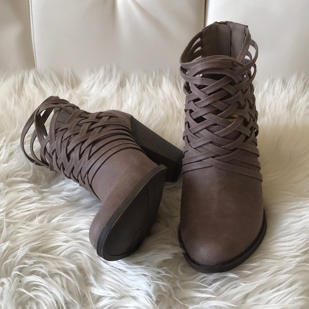 Size 10 fergalicious ankle bootie